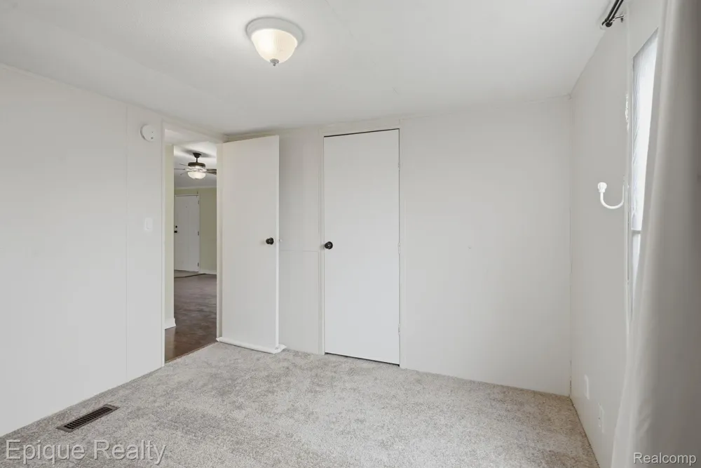 135 Hunters Rill Drive Lapeer City, MI 48446