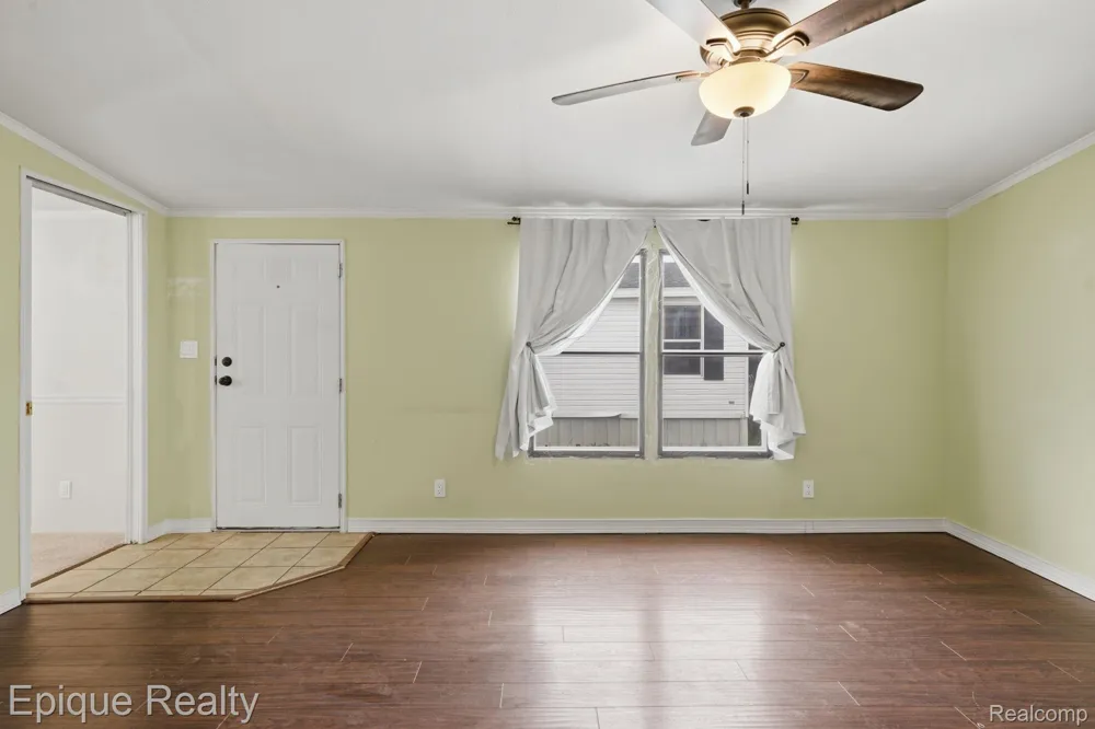 135 Hunters Rill Drive Lapeer City, MI 48446