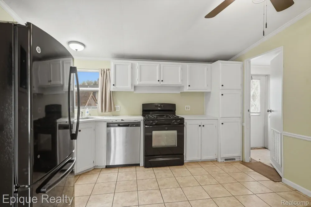 135 Hunters Rill Drive Lapeer City, MI 48446