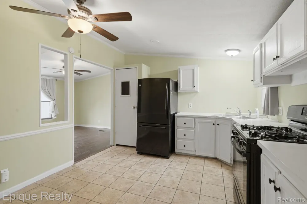 135 Hunters Rill Drive Lapeer City, MI 48446
