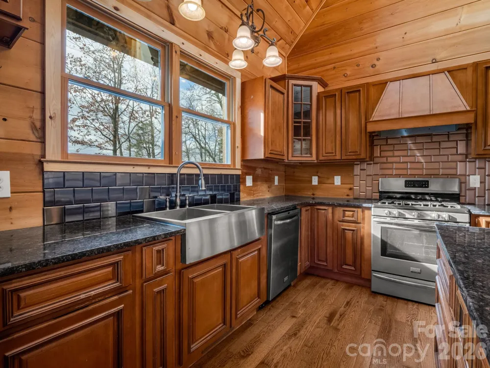 110 Chetan Way Lake Lure, NC 28746