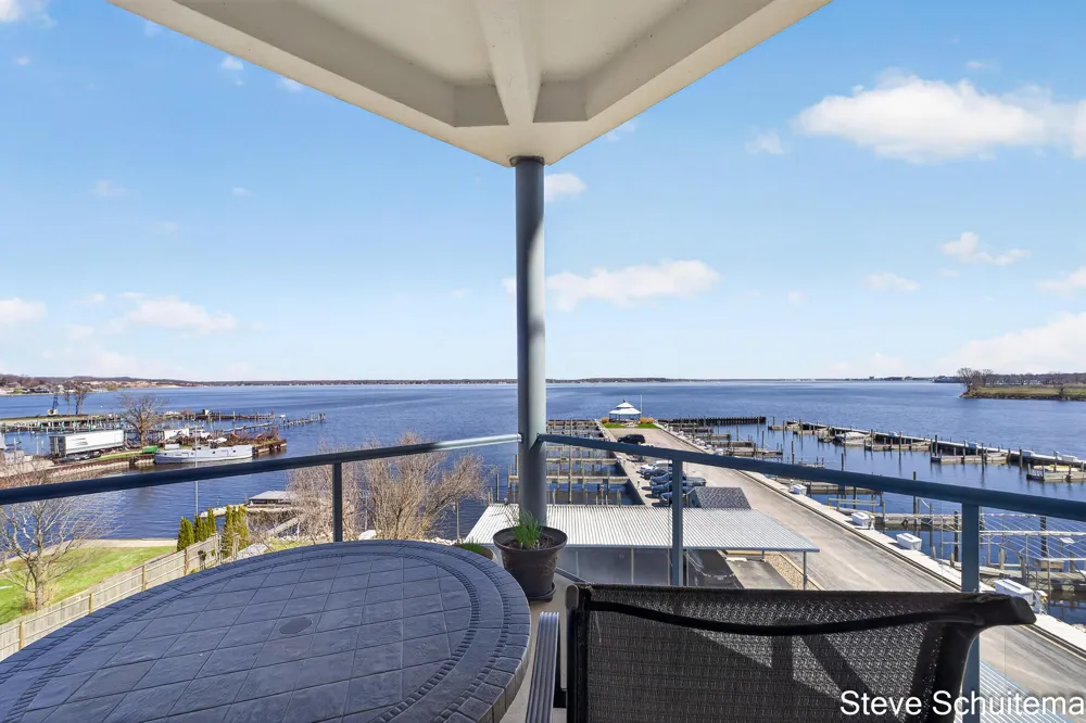 2964 Lakeshore Drive #W 304 Muskegon City, MI 49441