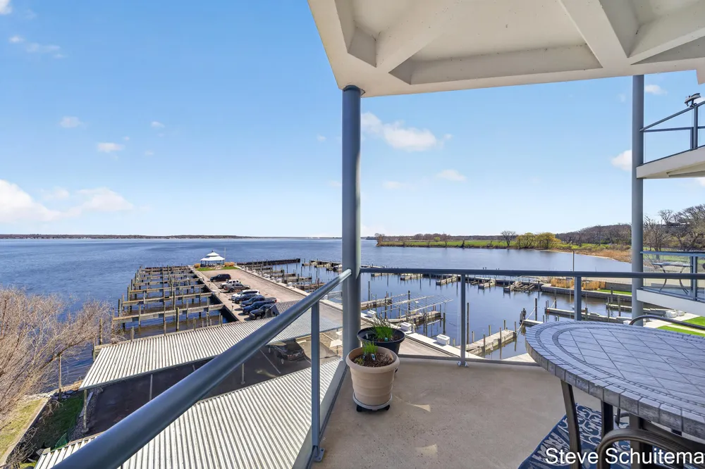 2964 Lakeshore Drive #W 304 Muskegon City, MI 49441
