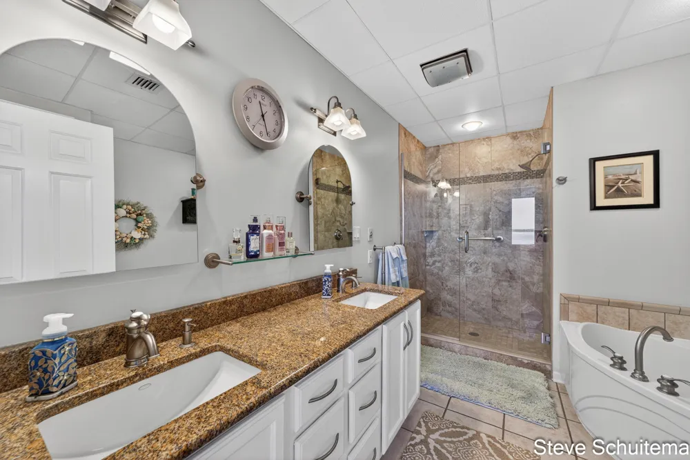 2964 Lakeshore Drive #W 304 Muskegon City, MI 49441