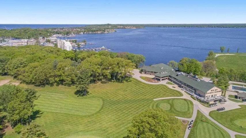 2964 Lakeshore Drive #W 304 Muskegon City, MI 49441