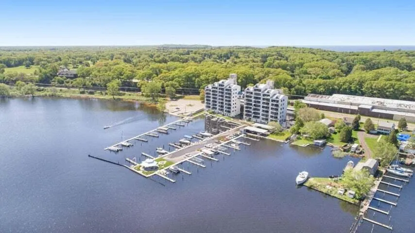 2964 Lakeshore Drive #W 304 Muskegon City, MI 49441