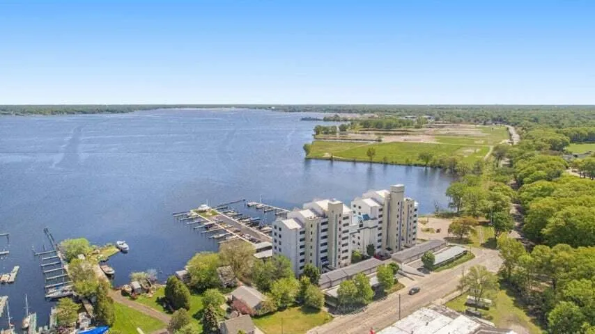2964 Lakeshore Drive #W 304 Muskegon City, MI 49441