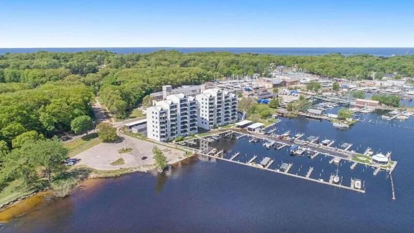 2964 Lakeshore Drive #W 304 Muskegon City, MI 49441