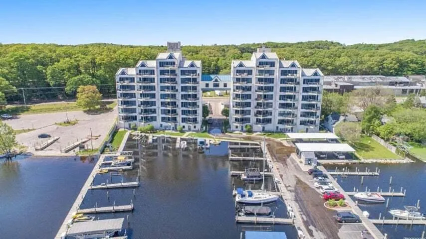 2964 Lakeshore Drive #W 304 Muskegon City, MI 49441