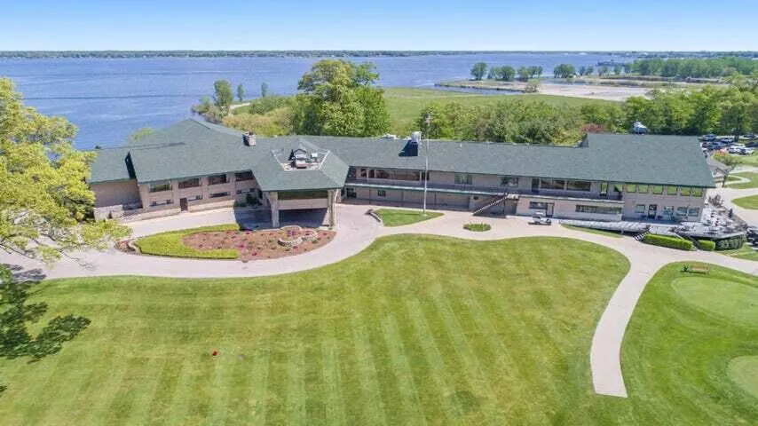 2964 Lakeshore Drive #W 304 Muskegon City, MI 49441