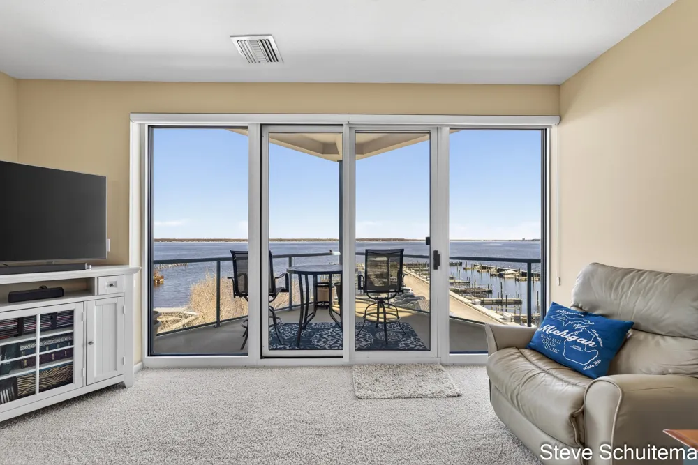 2964 Lakeshore Drive #W 304 Muskegon City, MI 49441