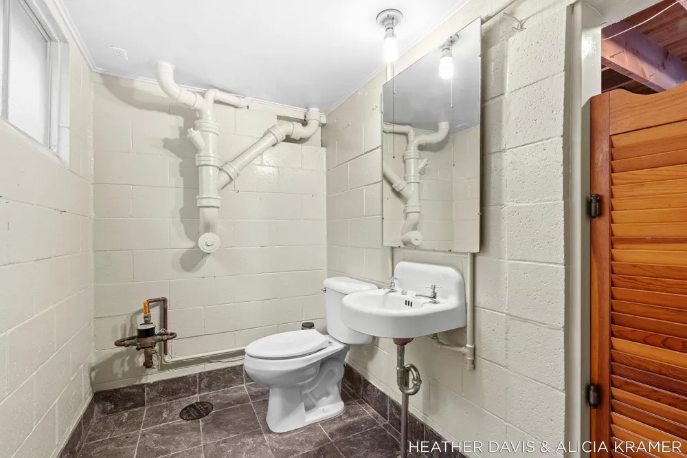 1755 South Shore Drive Park Township, MI 49423