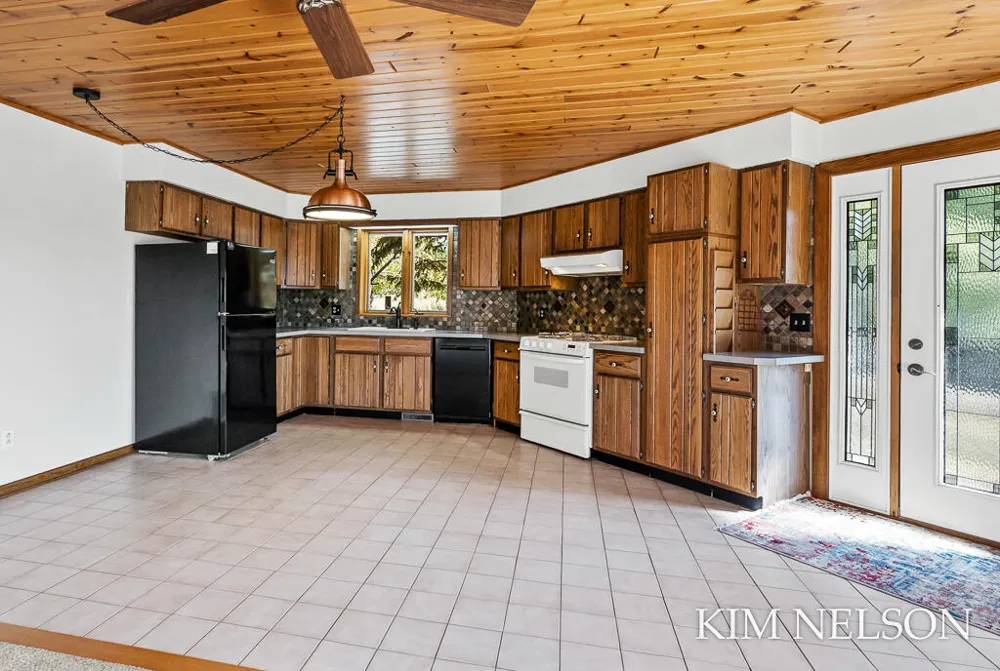 925 S Lake Street Whitehall City, MI 49461