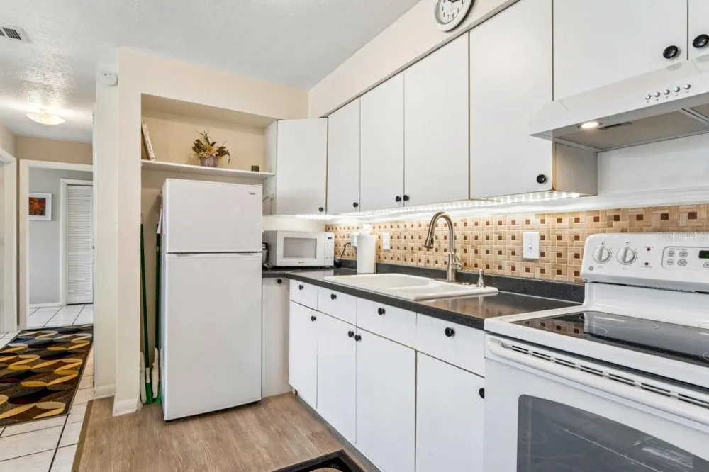 4363 TAHITIAN GARDENS CIRCLE #B Holiday, FL 34691