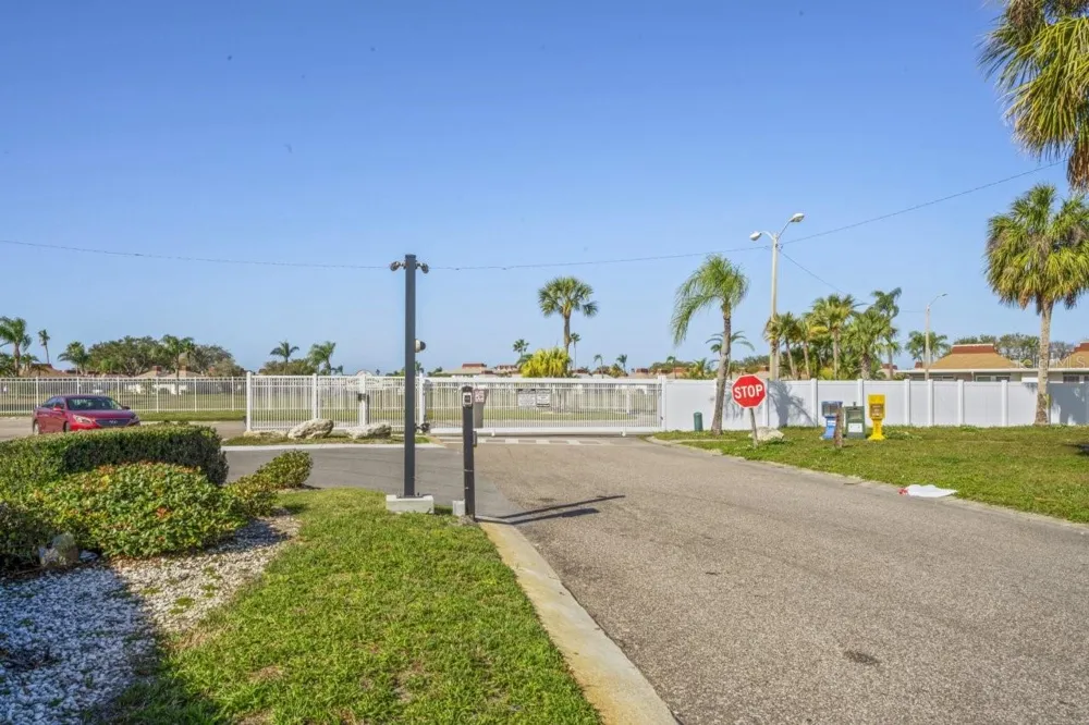 4363 TAHITIAN GARDENS CIRCLE #B Holiday, FL 34691