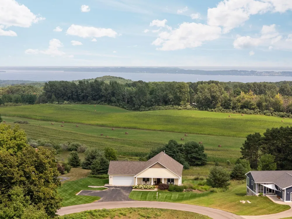 8371 E Boca Vista Trail Elmwood Charter Township, MI 49684