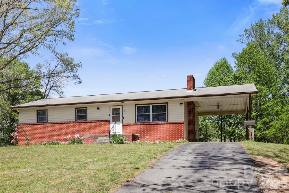 41 Hartshorn Drive Candler, NC 28715