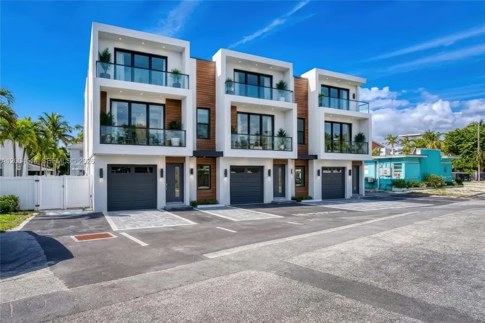 318 Walnut St Hollywood, FL 33019