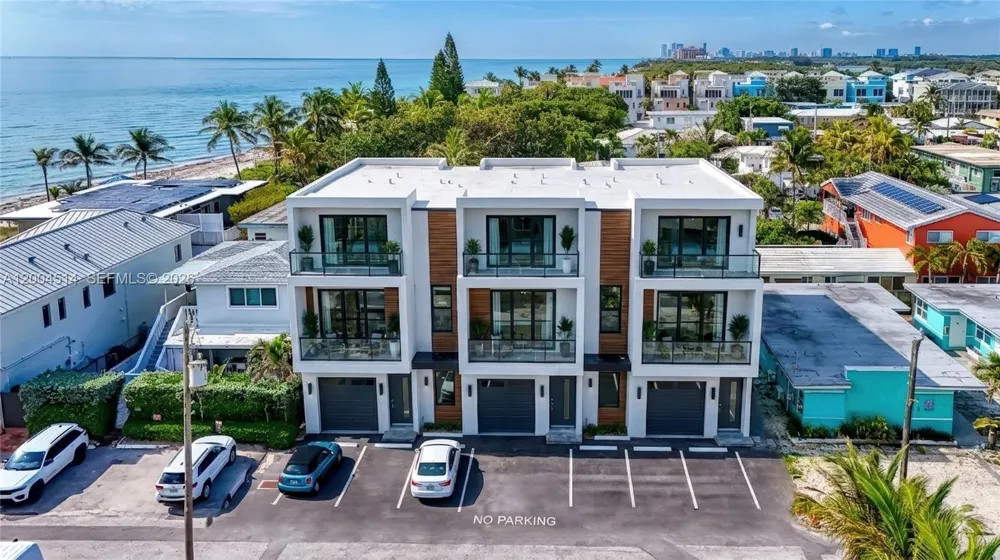 318 Walnut St Hollywood, FL 33019