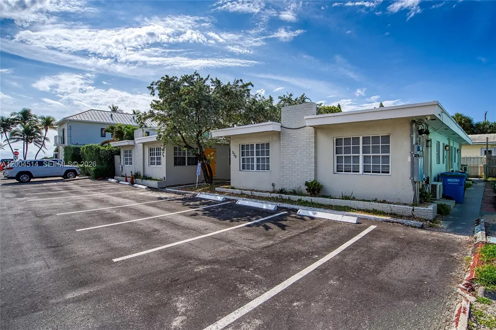 318 Walnut St Hollywood, FL 33019