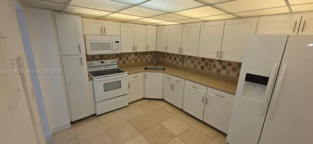 2750 NE 183rd St #2010 Aventura, FL 33160