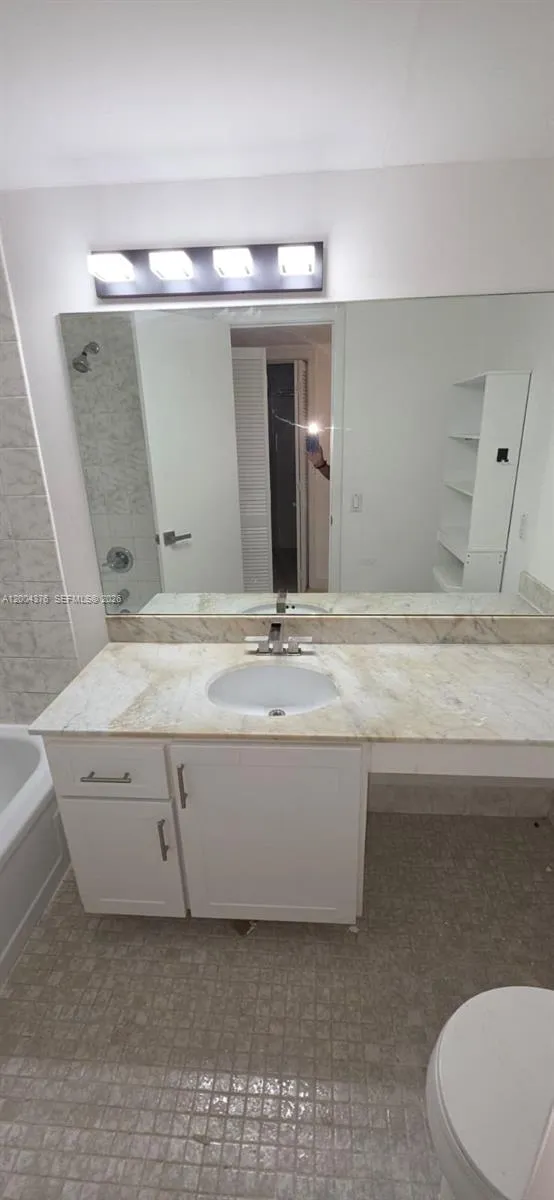 2750 NE 183rd St #2010 Aventura, FL 33160