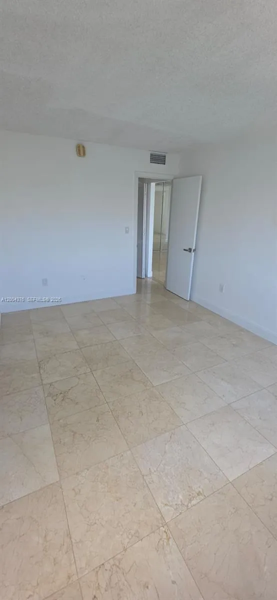 2750 NE 183rd St #2010 Aventura, FL 33160