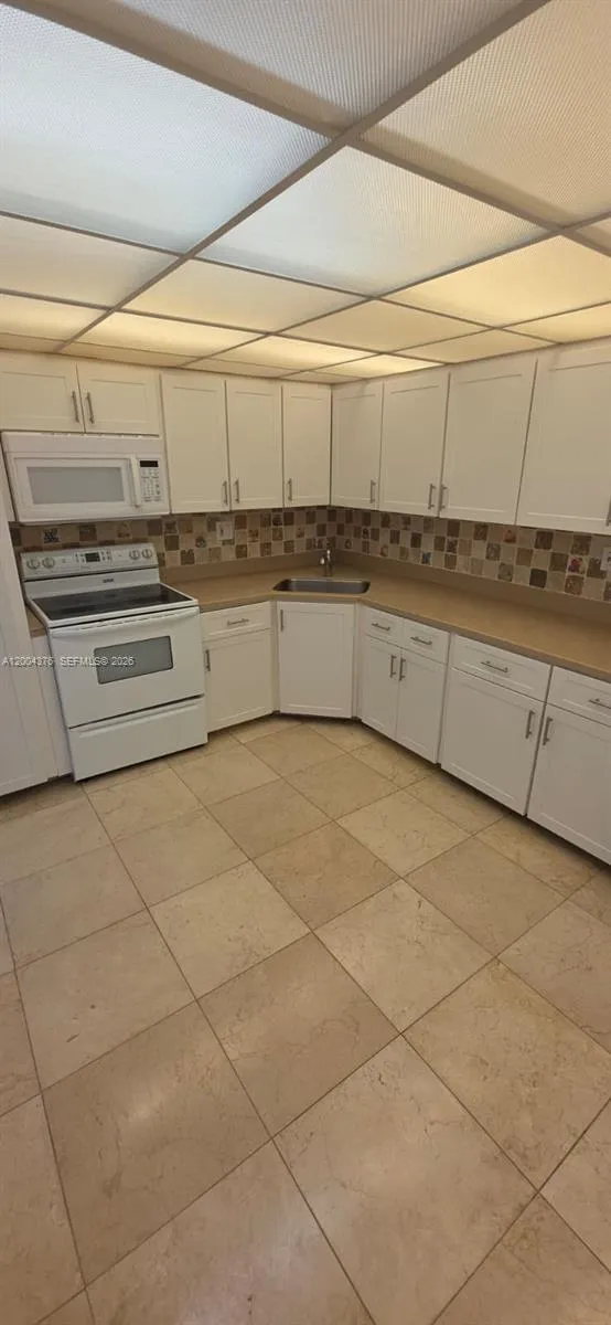 2750 NE 183rd St #2010 Aventura, FL 33160