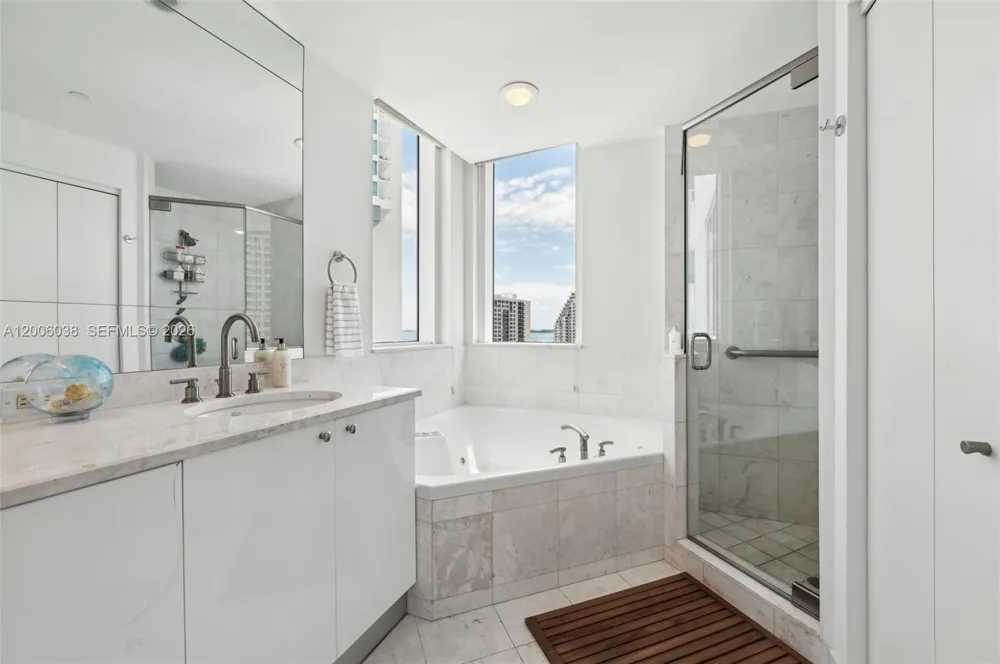 901 Brickell Key Blvd #1009 Miami, FL 33131