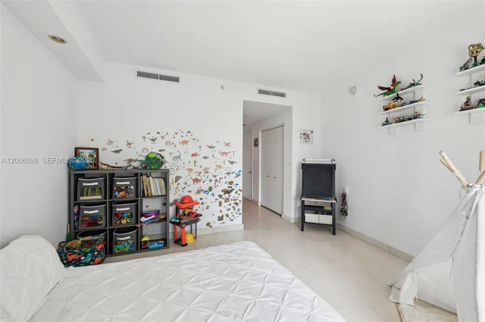 901 Brickell Key Blvd #1009 Miami, FL 33131