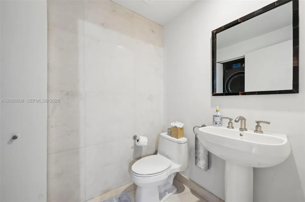 901 Brickell Key Blvd #1009 Miami, FL 33131