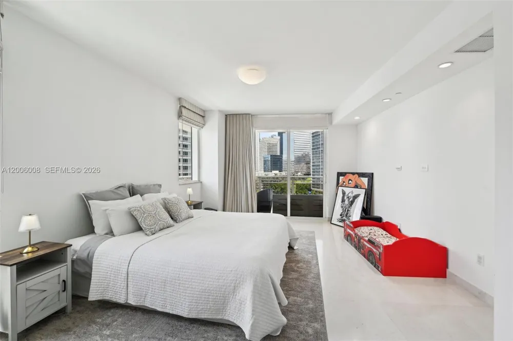 901 Brickell Key Blvd #1009 Miami, FL 33131