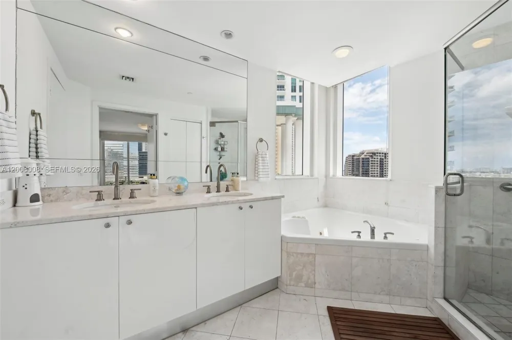 901 Brickell Key Blvd #1009 Miami, FL 33131
