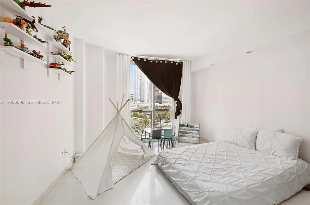 901 Brickell Key Blvd #1009 Miami, FL 33131