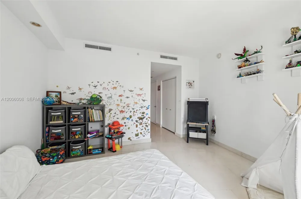 901 Brickell Key Blvd #1009 Miami, FL 33131