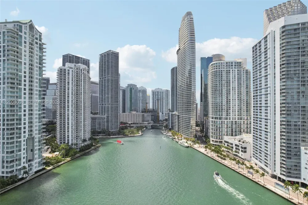 901 Brickell Key Blvd #1009 Miami, FL 33131