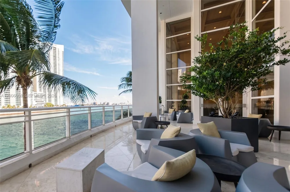 901 Brickell Key Blvd #1009 Miami, FL 33131