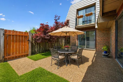 101 Cedarwood Ln