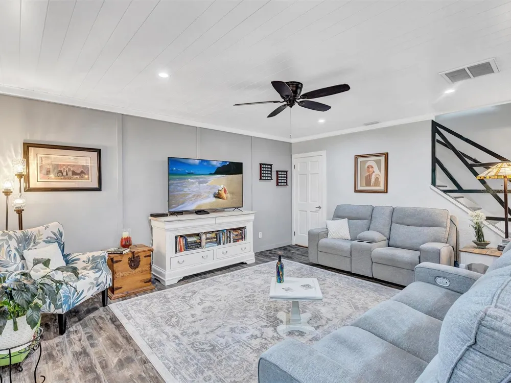 7581 CUMBERLAND ROAD #7 Seminole, FL 33777
