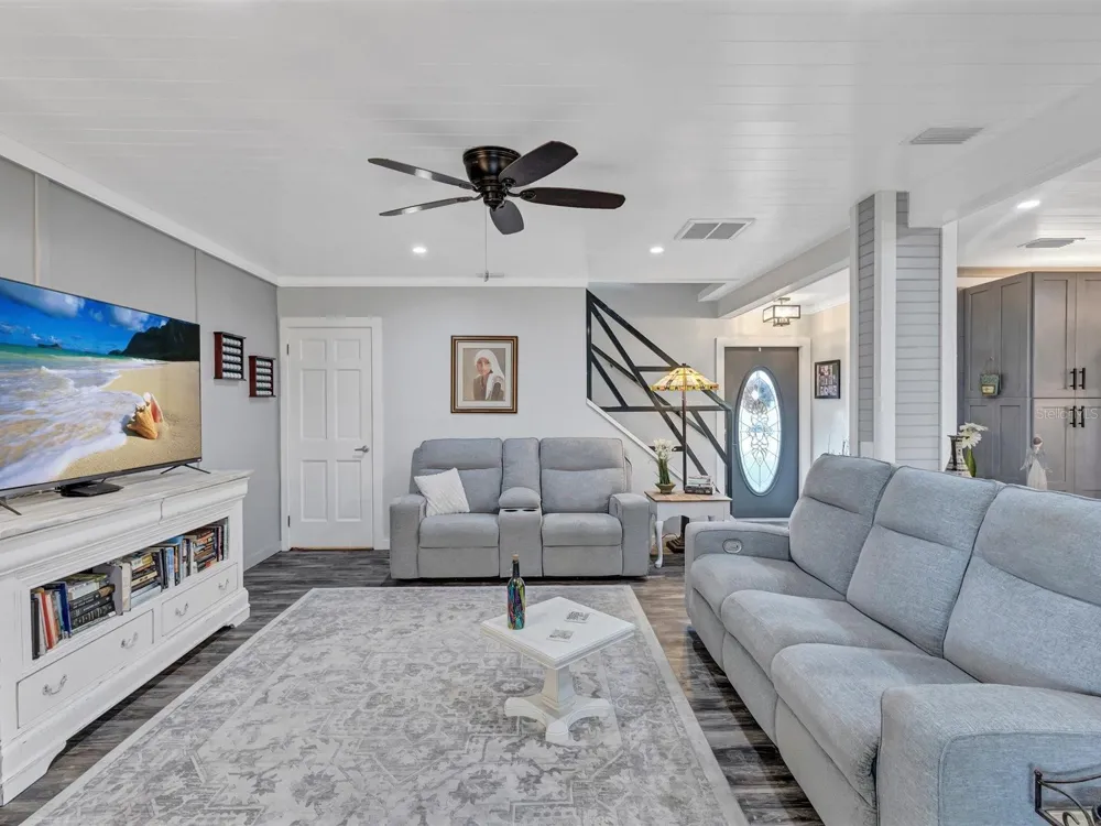 7581 CUMBERLAND ROAD #7 Seminole, FL 33777