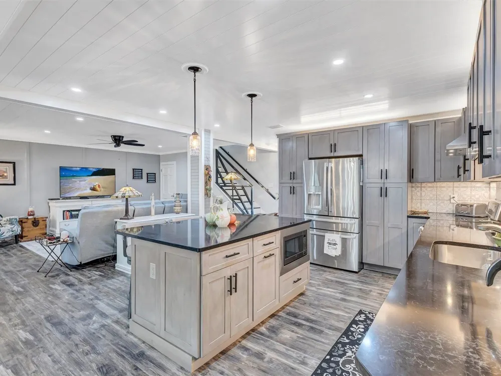 7581 CUMBERLAND ROAD #7 Seminole, FL 33777