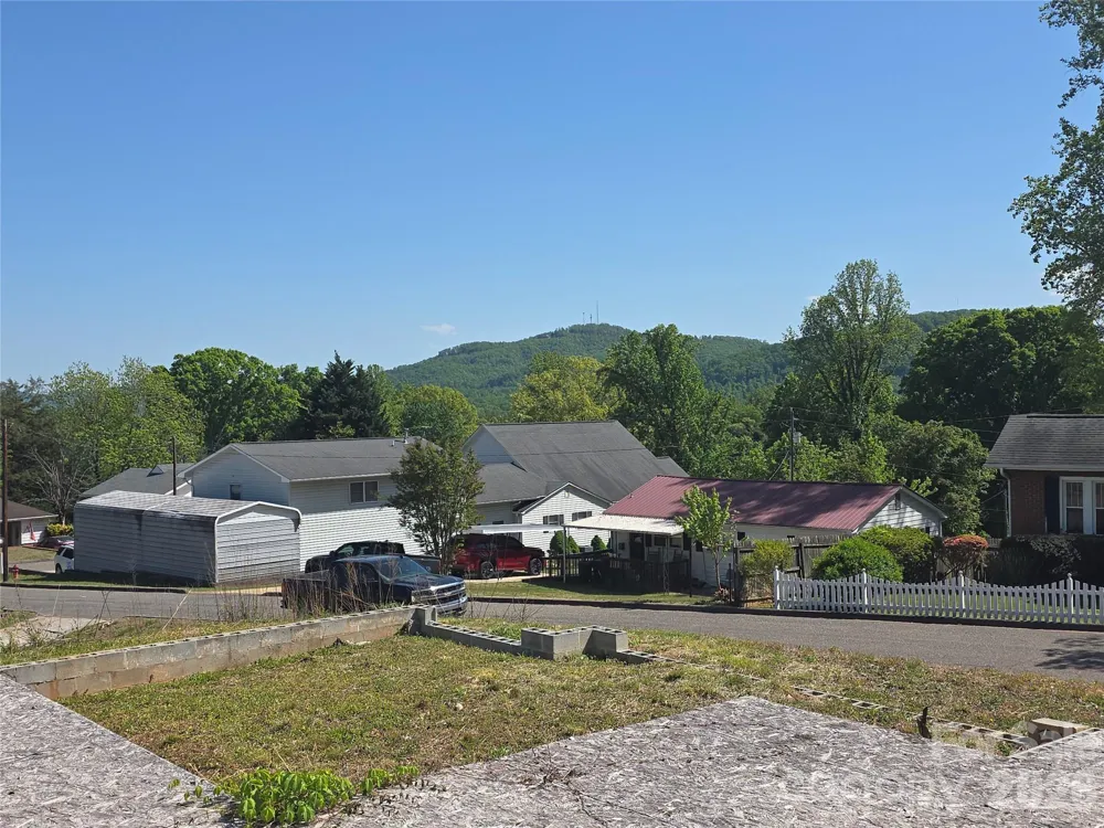 68 Nancy Tolley Street Marion, NC 28752