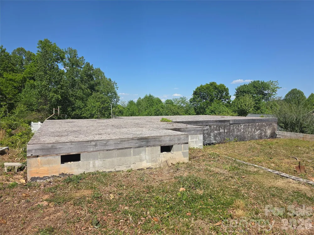 68 Nancy Tolley Street Marion, NC 28752