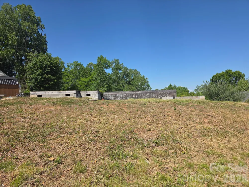 68 Nancy Tolley Street Marion, NC 28752