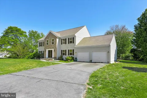 305 BAYWINDS COURT