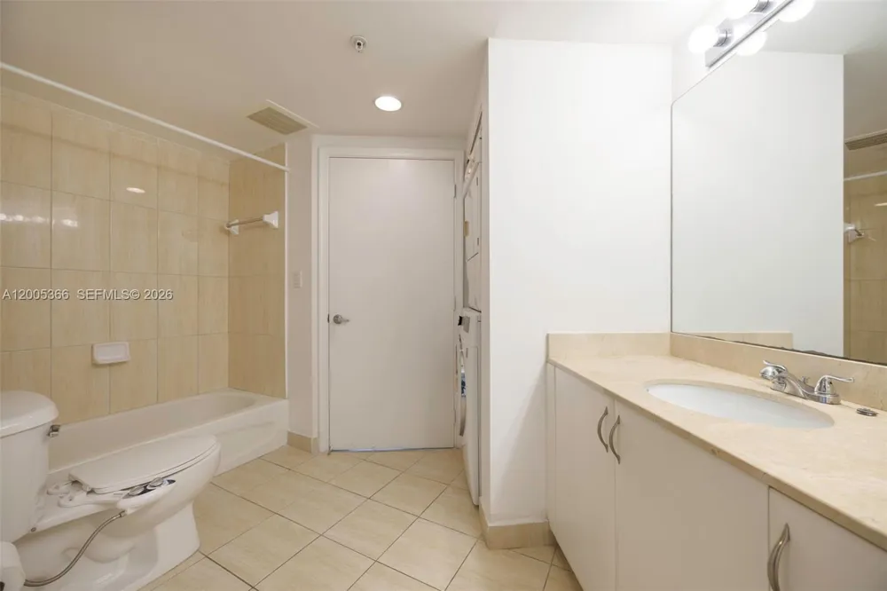 1750 Bayshore Dr #3801 Miami, FL 33132