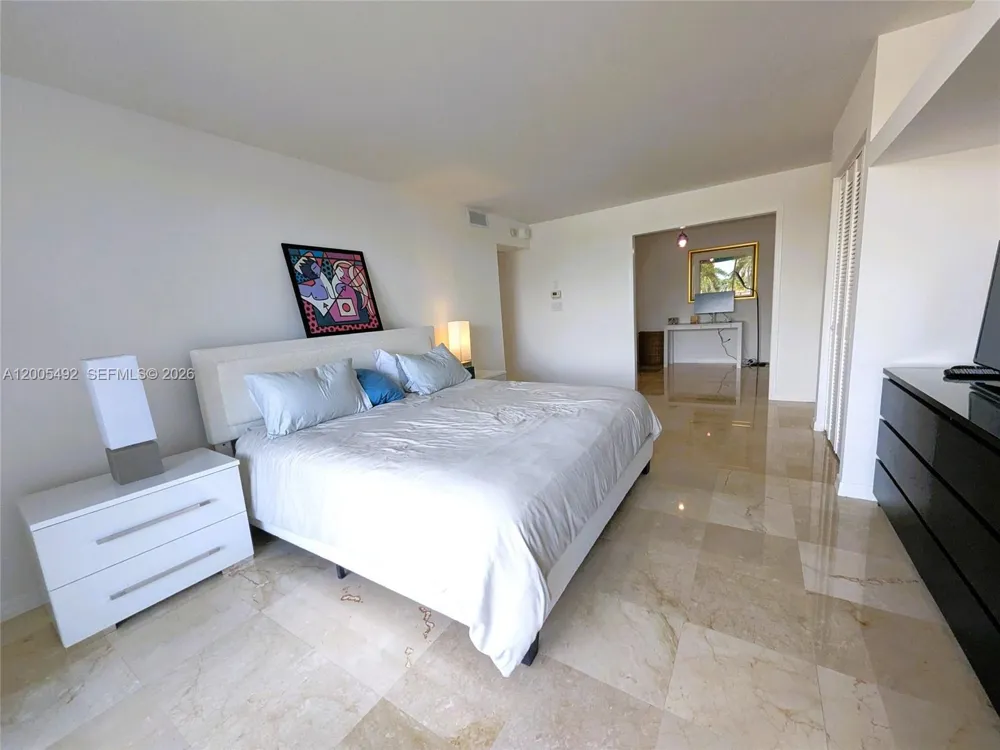 5161 Collins Ave #518 Miami Beach, FL 33140