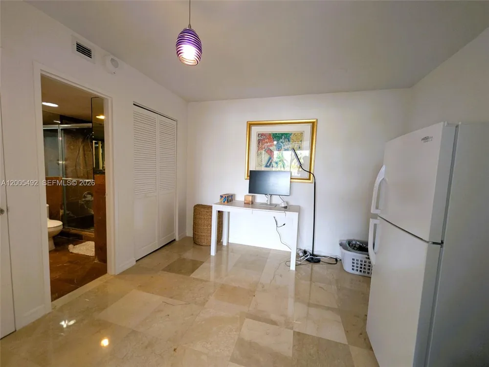 5161 Collins Ave #518 Miami Beach, FL 33140