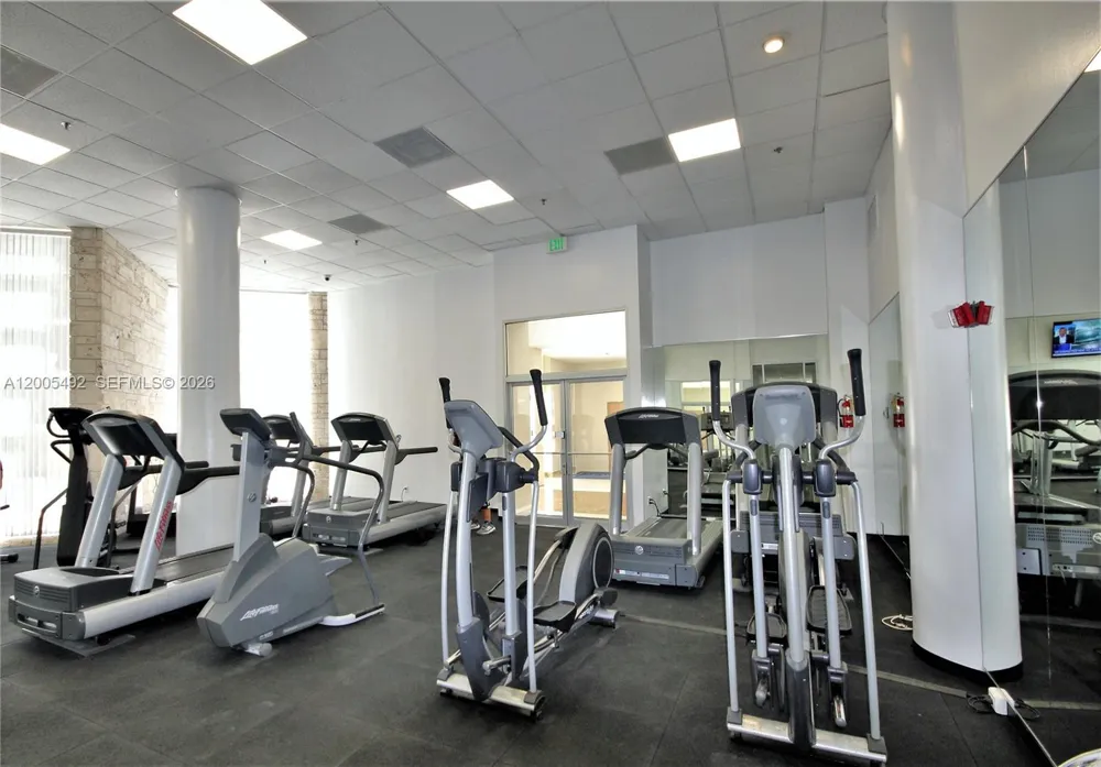 5161 Collins Ave #518 Miami Beach, FL 33140