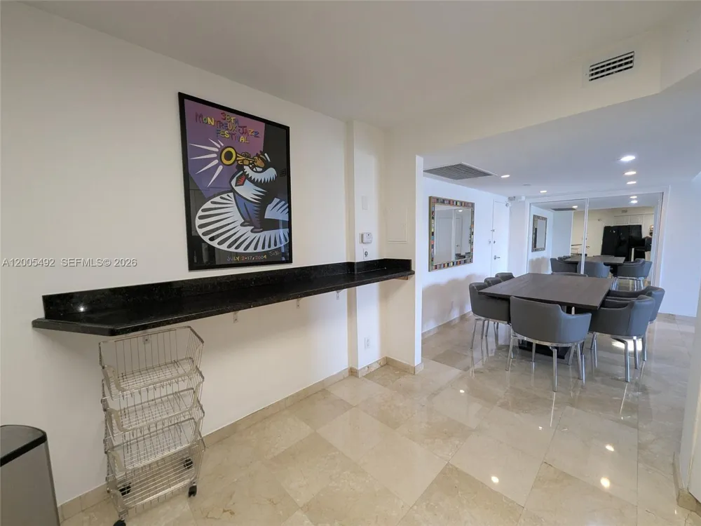 5161 Collins Ave #518 Miami Beach, FL 33140